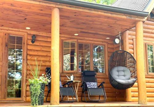 Le RustiChic Chalet in Rivière-Matawin (QC)