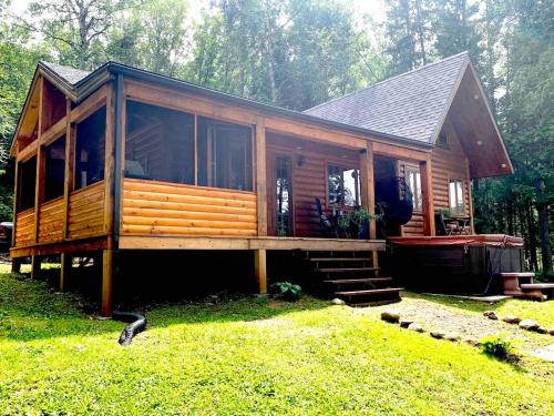 Le RustiChic Chalet in Rivière-Matawin (QC)