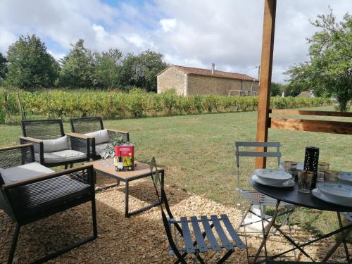 Cabane Feuille - Glamping on a vineyard - Wooden Cabin in บล็องแซ