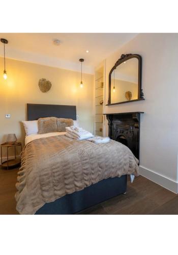 Luxury double bedroom en suite, Лондон