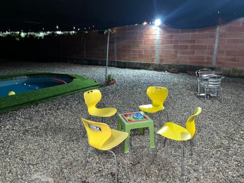 Habitacion en casa campestre con piscina in La Palmera