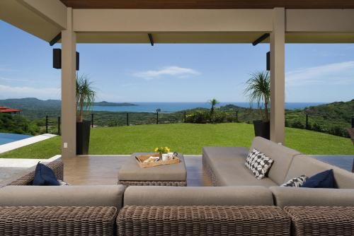 Erkély/terasz, Casa Symbiotica - Exclusive Villa with Gym, Infinity Pool & Housekeeping in Városközpont