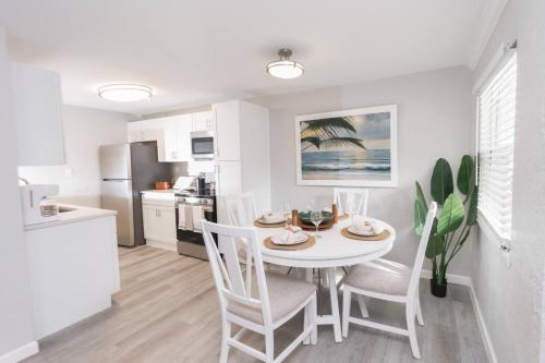 Létesítmények, The Riverwalk Retreat Chic Downtown 2BR Condo near Florida Repertory Színház