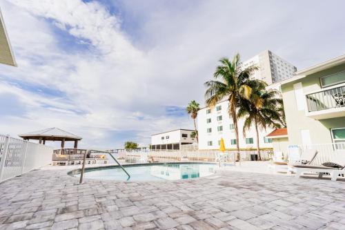 Kilátás, The Riverwalk Retreat Chic Downtown 2BR Condo near Florida Repertory Színház