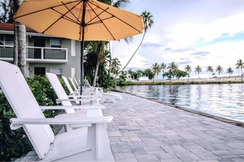 Kilátás, Riverwalk Retreat King Suite near Florida Repertory Színház