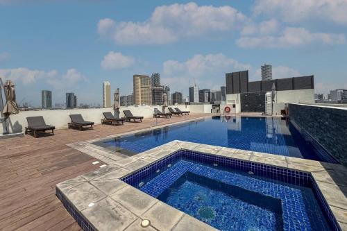 Luxury JVC 1BR plus Maids Room Escape with Terrace, Dubaï