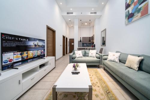 Luxury JVC 1BR plus Maids Room Escape with Terrace, Dubai (photo 2)