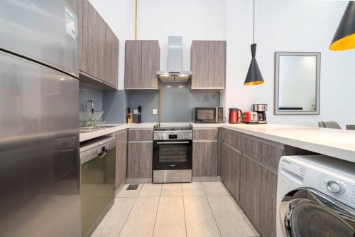 Luxury JVC 1BR plus Maids Room Escape with Terrace, Dubai (photo 8)