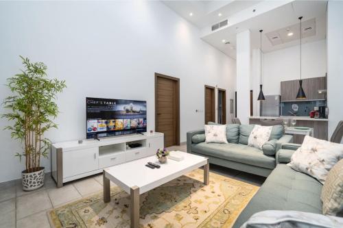 Luxury JVC 1BR plus Maids Room Escape with Terrace, Dubai (photo 3)