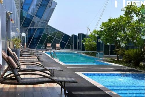 Contemporary Business Bay 1-Bed with City Views, Дубай