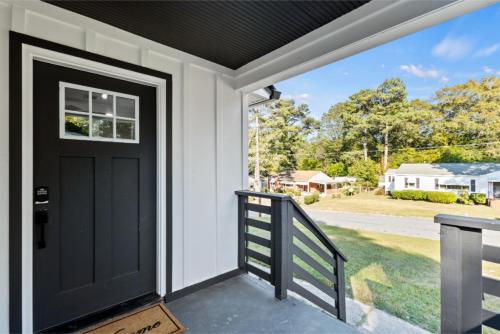 Private Fenced Yard - Fireplace - Free Parking in Cascade Road
