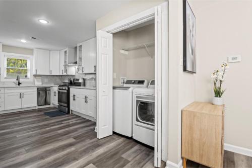 Private Fenced Yard - Fireplace - Free Parking in Cascade Road