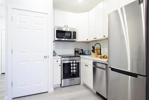 240-5 NEW Prime Location STUDIO W&D in unit, New York (fotografie 6)