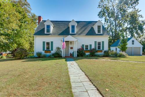 Walkable Location Historic Home in Charles Town!