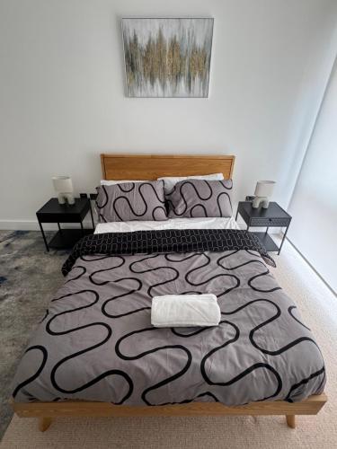 Modern City Apartment near Utilita Arena - Parking, Pool &Ping Pong, Бирмингем (фото 10)