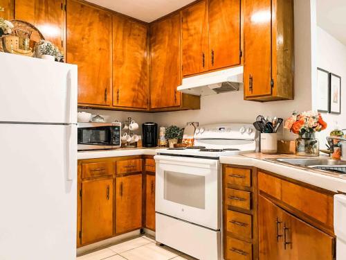 Cozy Canopy Cottage tucked away - East Tallahassee in Bonaventure