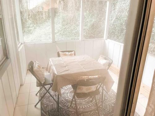 Cozy Canopy Cottage tucked away - East Tallahassee in Bonaventure