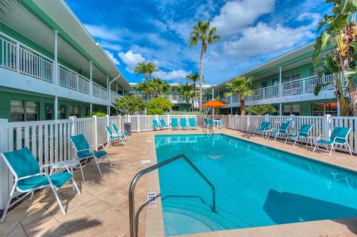Tropic Terrace Suite #12 - Beachfront Resort in St Pete Beach, USA