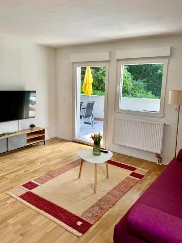 Erholung an den Wasserfällen - Ferienwohnung in Baden-Baden - Stilvolles Apartment mit Terrasse, Parkplatz & ruhiger Lage in Baden-Baden, Deutschland