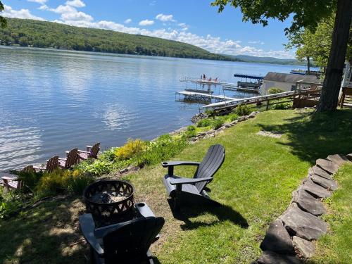 Cottage on Waneta Lake in Pulteney