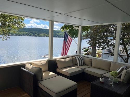 Cottage on Waneta Lake in Pulteney
