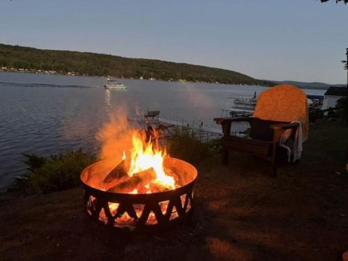 Cottage on Waneta Lake in Pulteney