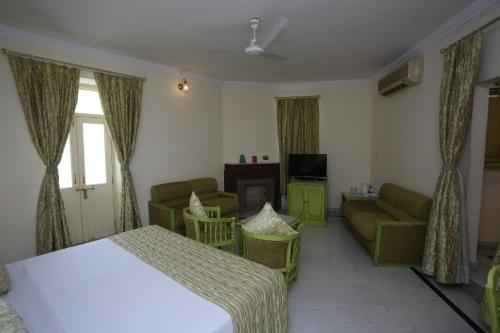 Superior Double Room image 10