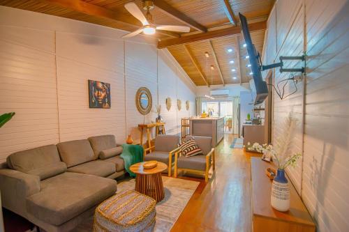Villa with Pool 5 min beach, close 2 WestBay