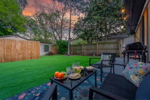 NEW! Clearwater Gem, 10 Min to Beach, 2 Min to Downtown Dunedin, King Bed