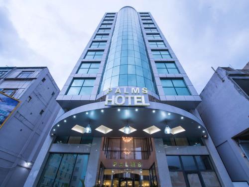 . Palms Hotel