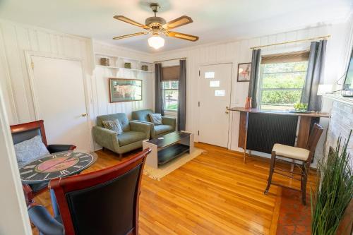 Létesítmények, Tranquil 2 acres w/brook Downtown Travelers Rest in Travelers Rest (SC)