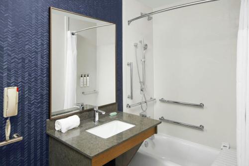 Fairfield Inn and Suites by Marriott South Boston - image 10