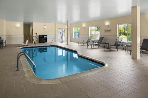 Fairfield by Marriott Inn & Suites South Boston - 수영장