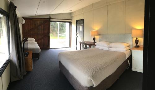 Black Sheep Inn in Borenore