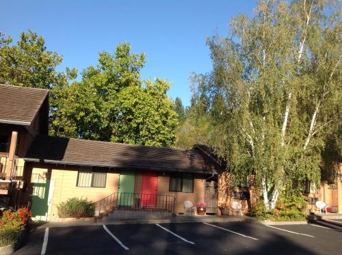 Humboldt Redwoods Inn - 숙소 외관