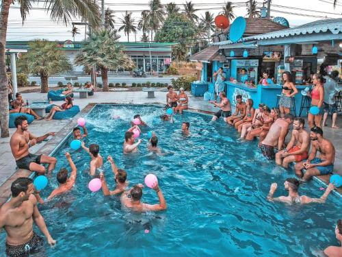 Phangan Arena Hostel - Tap to explore photos