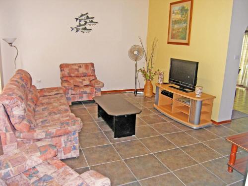 Home Away - image 3