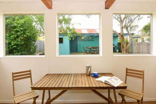 Salty Dog- Pet friendly- Suitable for large families or two families in Currarong