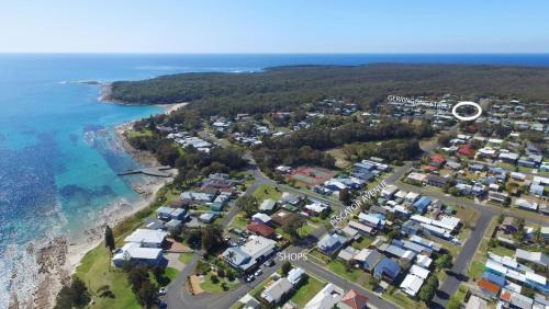 Salty Dog- Pet friendly- Suitable for large families or two families in Currarong
