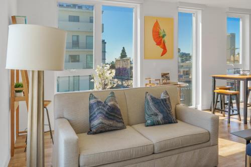 StaysPro - Venice Beach luxury Apartments minutes to The Marina And Santa Monica limited time free parking in Los Angeles, USA