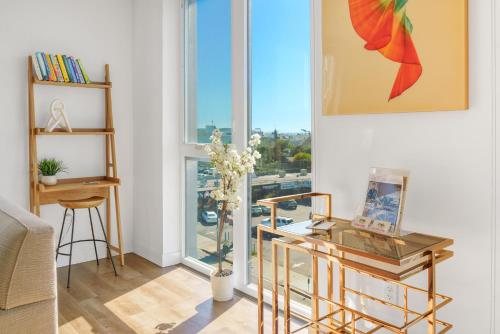 StaysPro - Venice Beach luxury Apartments minutes to The Marina And Santa Monica limited time free parking in Los Angeles, USA