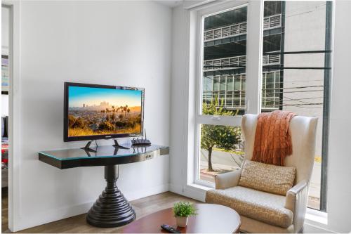 StaysPro - Venice Beach luxury Apartments minutes to The Marina And Santa Monica limited time free parking in Los Angeles, USA