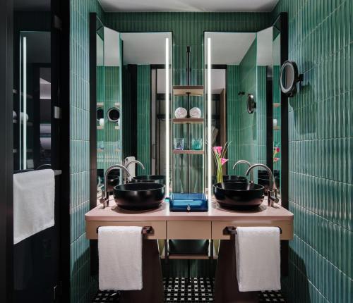 room detail thumbnail 2