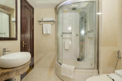 room detail thumbnail 2