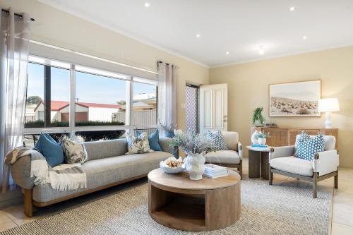 Hinkler on the Lane - Stylish Coastal Escape in 維克多港