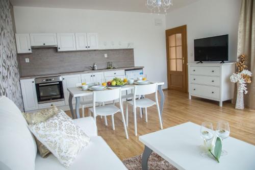 ห้องครัว, Villa Grande - Apartmany in โฮลิเซ