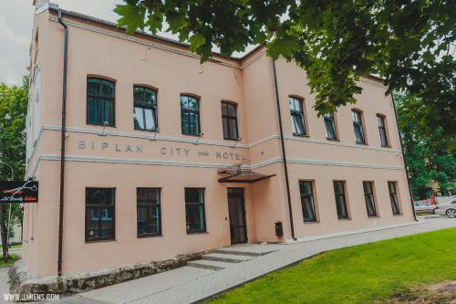 Зовнішній вигляд готелю, Biplan City in Даугавпілс
