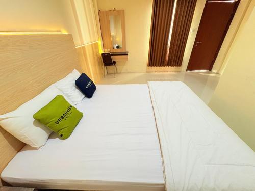 Urbanview Hotel Ling near Jawa Timur Park 2 near Batu Night Spectacular (BNS)