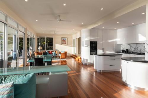Shangri-La in Hardys Bay