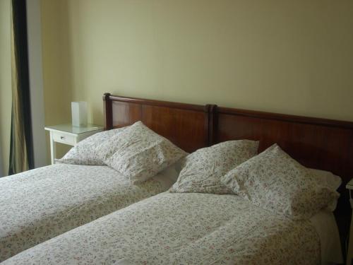 2 twin beds, 1 sofa bed